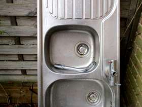 Freecycle Double stainless sink with taps
