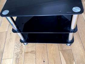 Freecycle 32” TV & glass/metal stand stand size 60x42x50cm high
