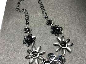 Freecycle Black Metal Flower Patterned Dress Necklace