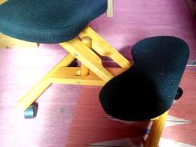 Freecycle Wooden ergonomic kneeling chair