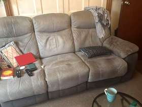 Freecycle 3 Seater electric recliner.
