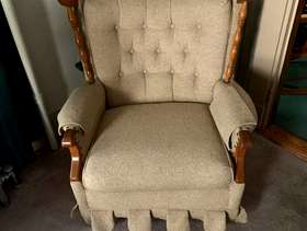 Freecycle Upholstered swivelling rocker