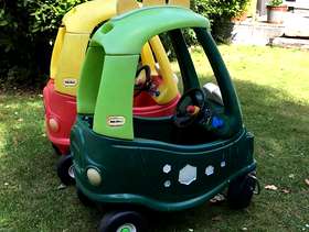 Freecycle 2 little tykes cars