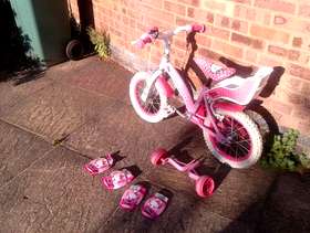 Freecycle Hello Kitty Girls Bike with Stabilisers Knee Pads and Elbow ...
