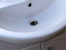 Freecycle White laminate bathroom vanity unit with sink & tap