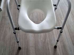 Freecycle Disibility toilet seat with frame