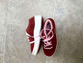 Freecycle Ellesse red trainers