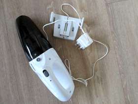 Freecycle Bush hand held vacuum cleaner with charger (collect from Pyrford)