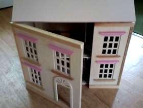 Freecycle Dolls house