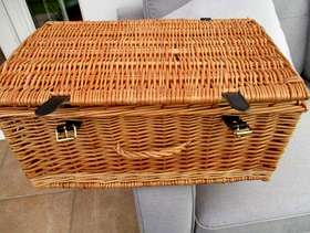 Freecycle Wicker hamper basket
