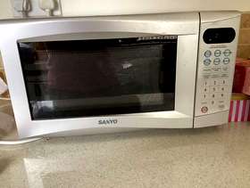 Freecycle Sanyo Microwave