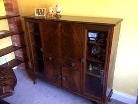 Freecycle Bureau display cabinet