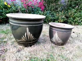 Freecycle 2x matching leaf decorated plant pots