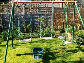 Freecycle 3 person garden swing