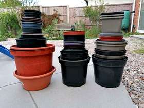 Freecycle Plastic flower pots