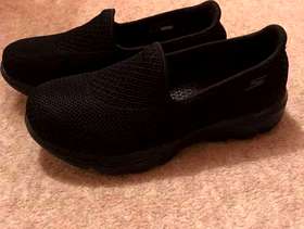 Freecycle Ladies Skechers Go Walk Trainers