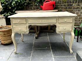 Freecycle Scandinavian desk/dressing table