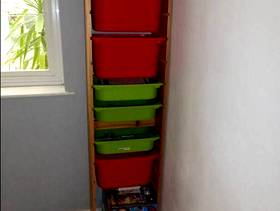 Freecycle Child's toy storage rack