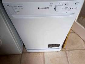 Freecycle Slim line dishwasher.