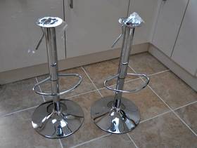 Freecycle Chrome kitchen bar stool bases