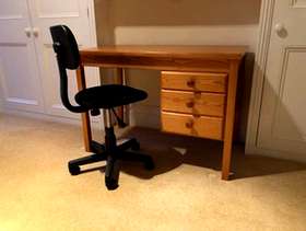 Freecycle Child's desk and office chair