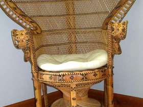 Freecycle Wicker Peacock Chair