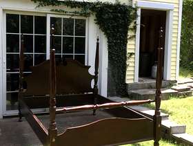 Freecycle Heated Queen wood framed Waterbed