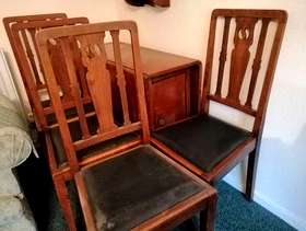 Freecycle Oak dining table and 4 chairs