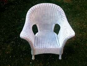 Freecycle White indoor wicker chair