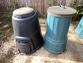 Freecycle Composters in green and black with lids