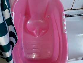 Freecycle Pink baby bath free to collector