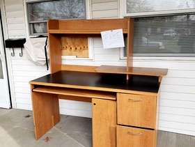 Freecycle Desk with shelves