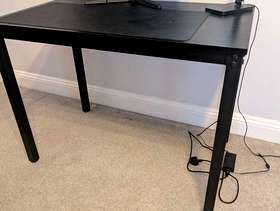Freecycle BLACK DESK, no marks or scratches