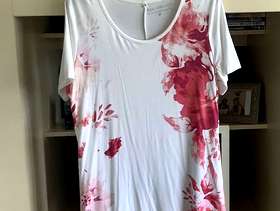 Freecycle Size 18 dip-hem top