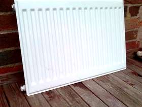 Freecycle Single white panel radiator 600mm x 400mm