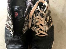 Freecycle Men's baseball cleats new balance size 11