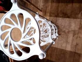 Freecycle Plant/pan stand