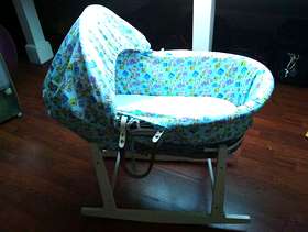 Freecycle Moses basket with rocking stand