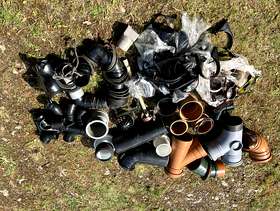 Freecycle Various guttering/downpipe components incl wall brackets