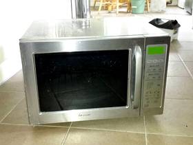 Freecycle Large Sharp Microwave/Convection Oven