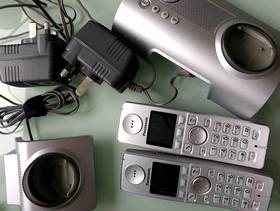 Freecycle Dual cordless landline phone and answering machine