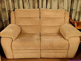 Freecycle 2 Seater power recliner
