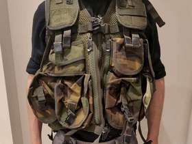 Freecycle Army/military assault vest/webbing