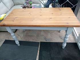 Freecycle Solid pine table and 6 chairs