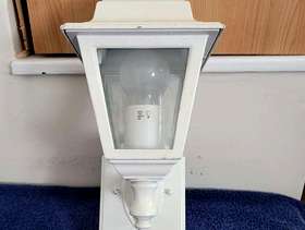 Freecycle Porch Light 240v