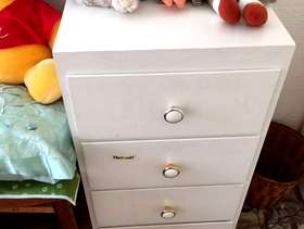 Freecycle White 4 drawer unit