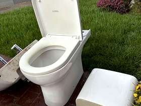 Freecycle White bathroom suite