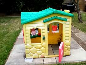 Freecycle Outside child's playhouse