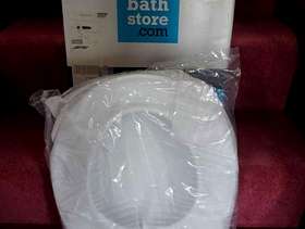Freecycle Bathstore Soho white toilet seat.
