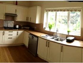 Freecycle Almost new Howden's Kitchen ONLY TODAY